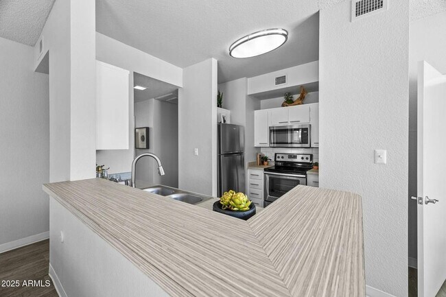 Foto del edificio - 250 S Elizabeth Way