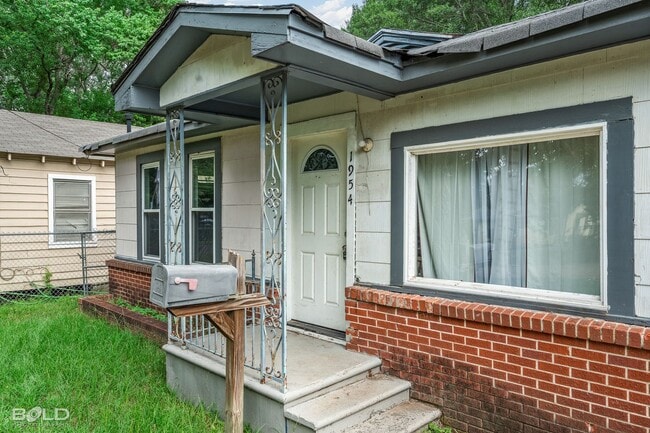 Building Photo - Home For Rent!
