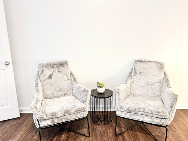 Building Photo - 6036 Barker Landing NE