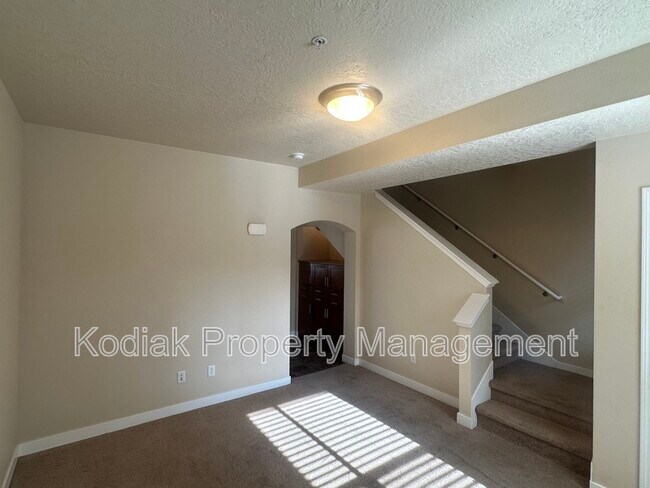 Building Photo - 520 E 500 S