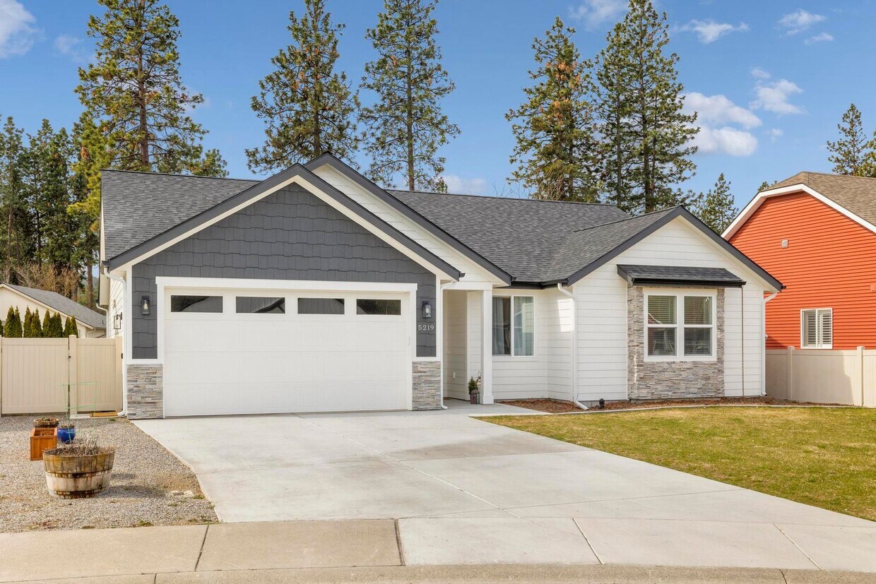 Foto principal - Peaceful North Idaho Retreat -- Quiet Cul-...
