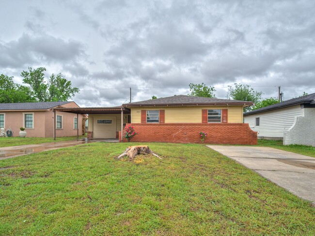 Building Photo - Charming Home in OKC + 4 bedrooms