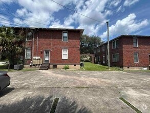 Building Photo - 515 N Barcelona St