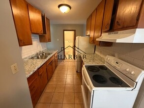 Building Photo - 204 11th Ave NW