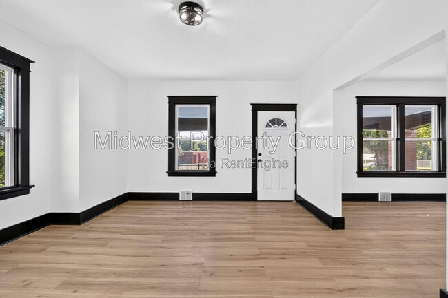 Foto del edificio - 11560 Old Halls Ferry Rd
