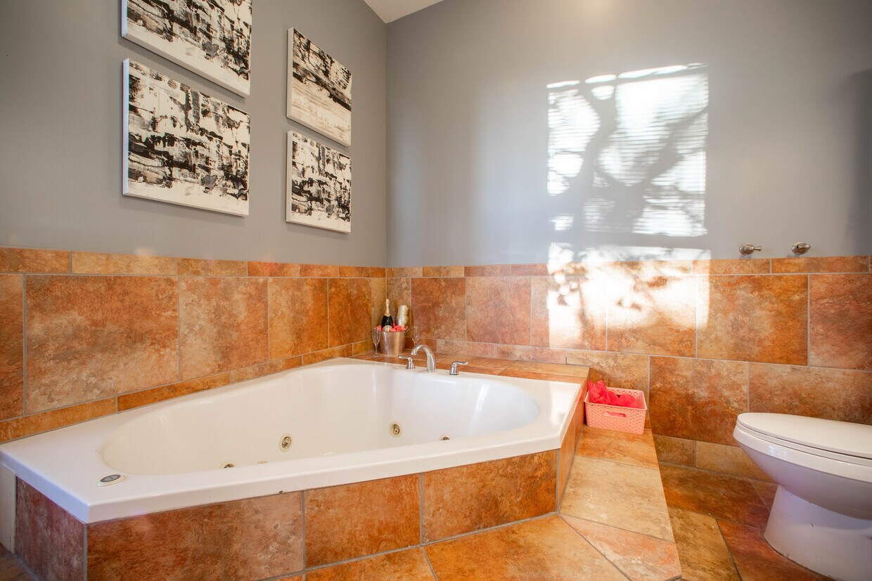 Foto principal - 6337 S Drexel Ave