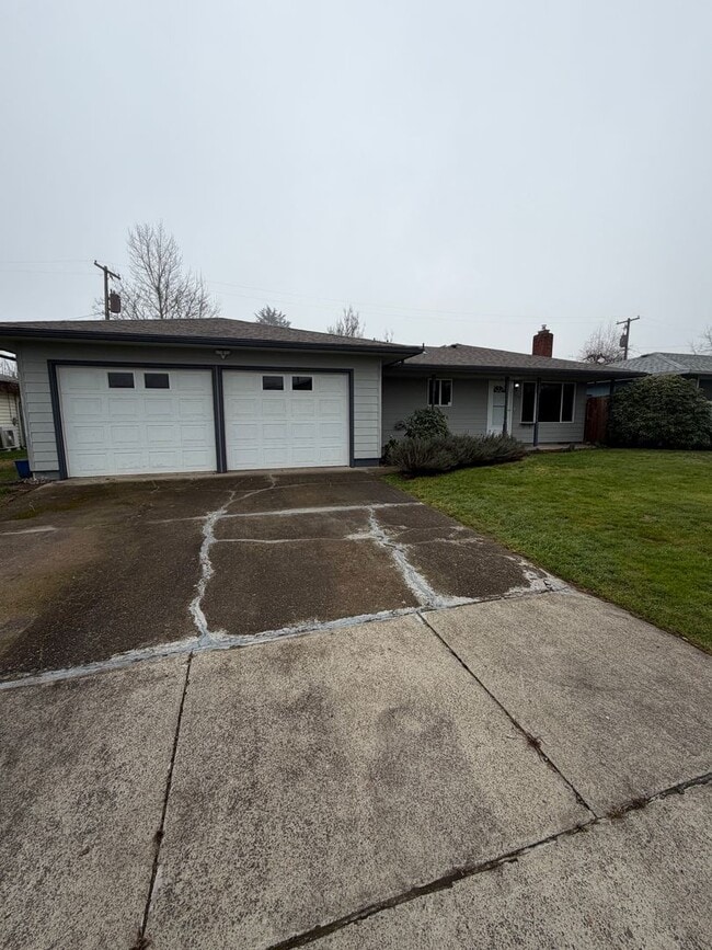 Building Photo - Must See 3 Bedroom with Fenced Yard!