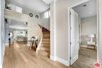 Building Photo - 841 N Crescent Heights Blvd