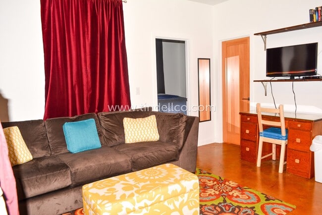 Photo - 4936 N Haight Ave Apartment