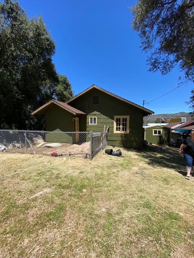 Building Photo - 7475 Pine Valley Rd