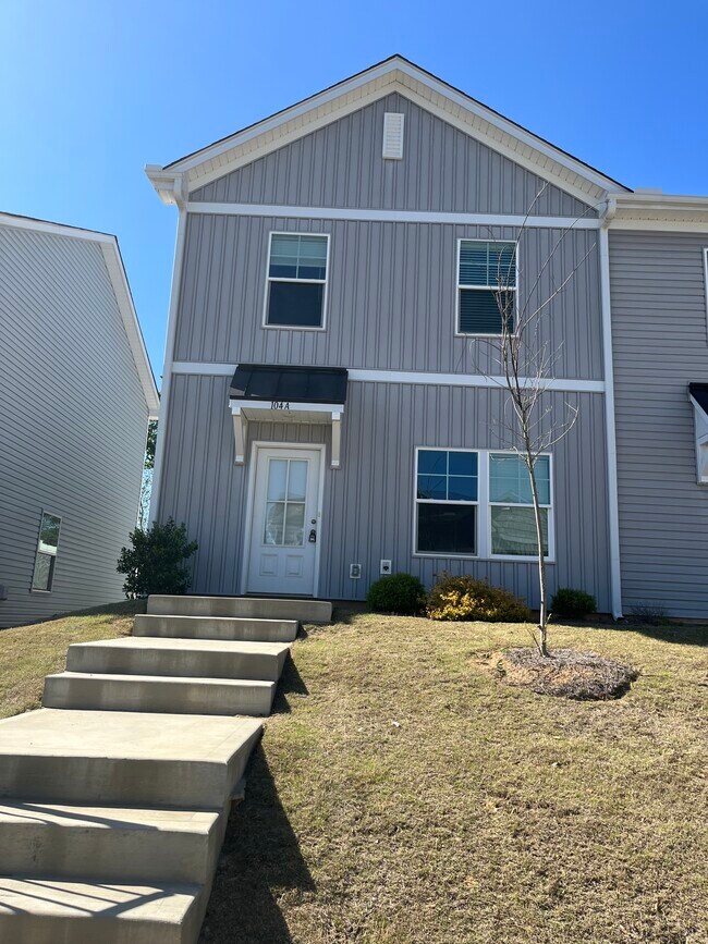 Building Photo - 104 Dogwood Village Trl