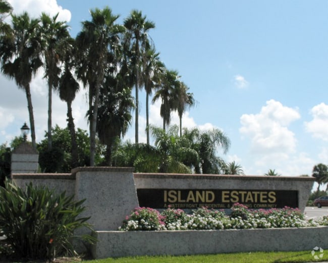 Building Photo - 202 Windward Passage