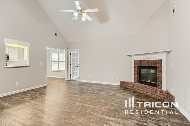 Building Photo - 1207 Maplewood Cir