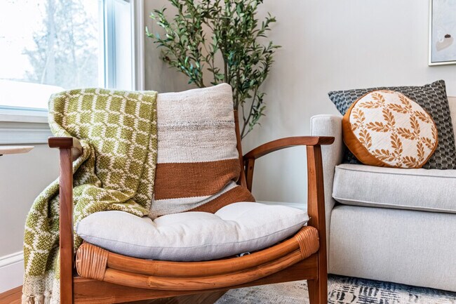 Foto del edificio - 99 W Circular St