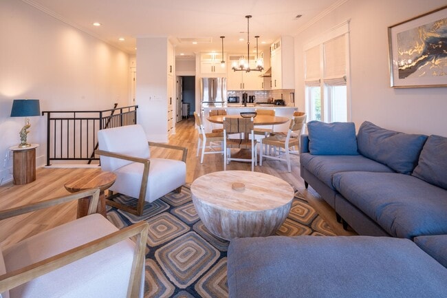 Building Photo - OFF-SEASON FURNISHED BEACH HOUSE AVAILABLE THRU BEGINNING OF APRIL