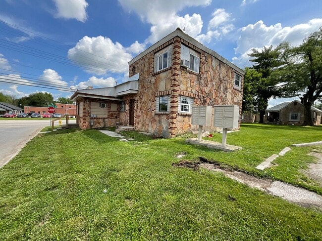 Building Photo - 1544 E Kearney St