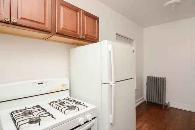 Building Photo - 931 W Sunnyside Ave