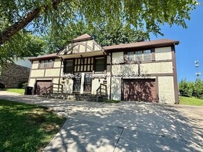 Building Photo - 2342 S Crysler Ave