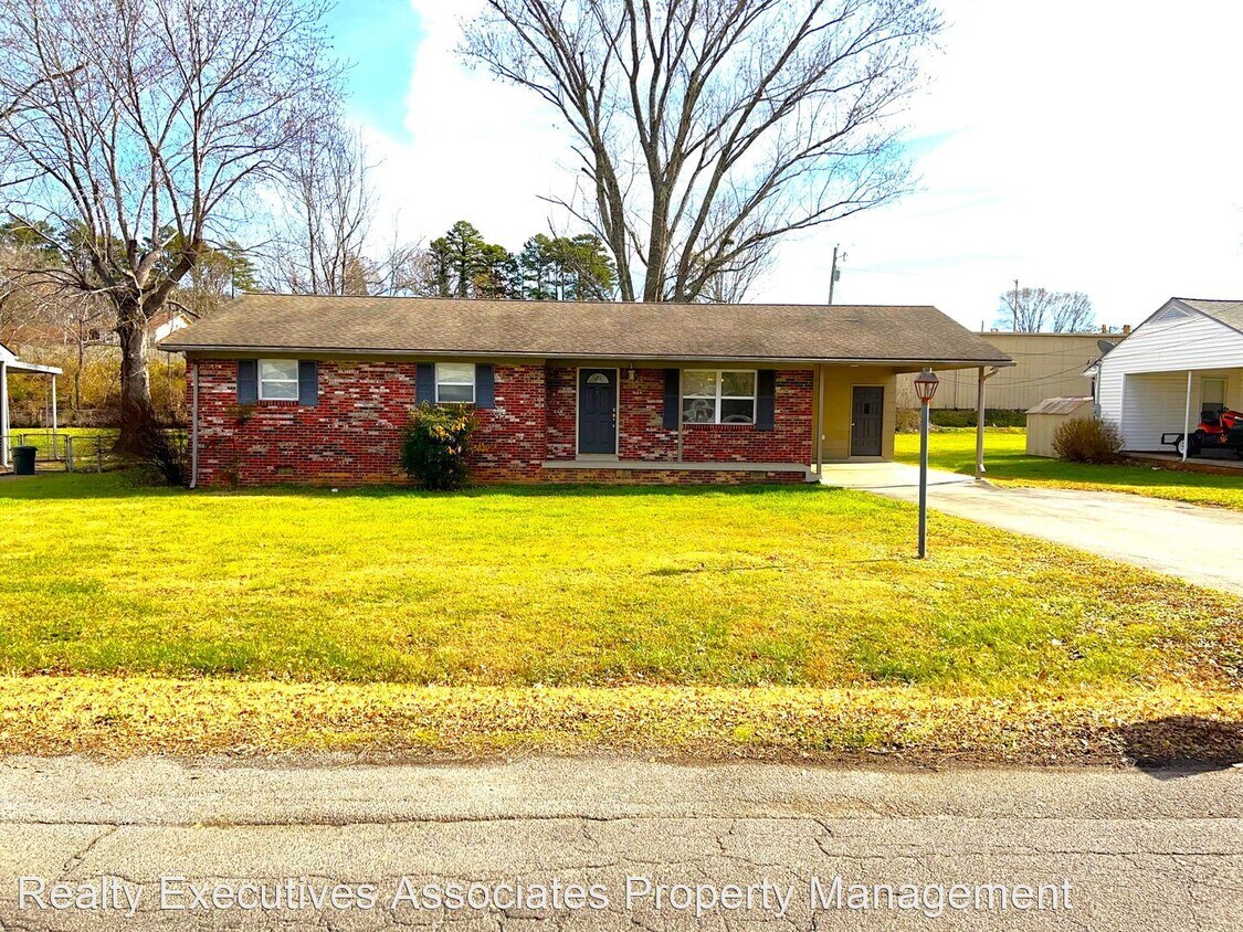 3 br, 1.5 bath House 2810 Robert Avenue House Rental in Maryville