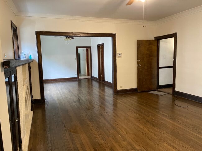 Building Photo - 10226 S Charles St