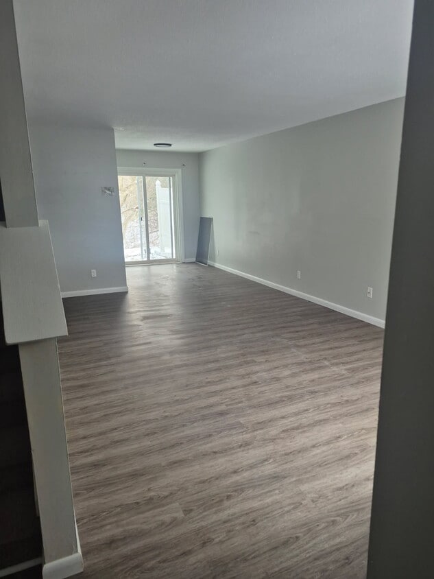 Building Photo - C5 Grandview Dr