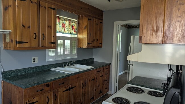 Kitchen - 2208 Osborne St
