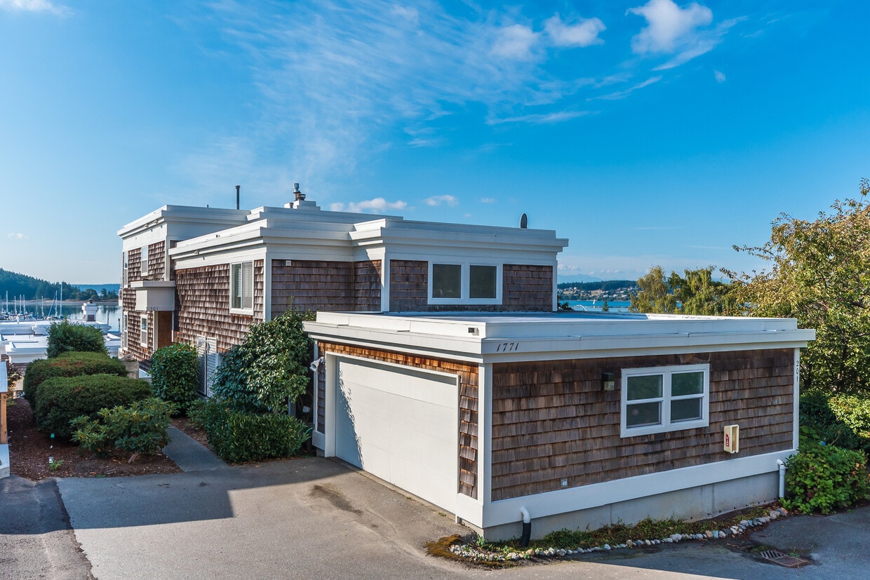 Foto principal - All Utilities Included! Fully-Furnished Vi...