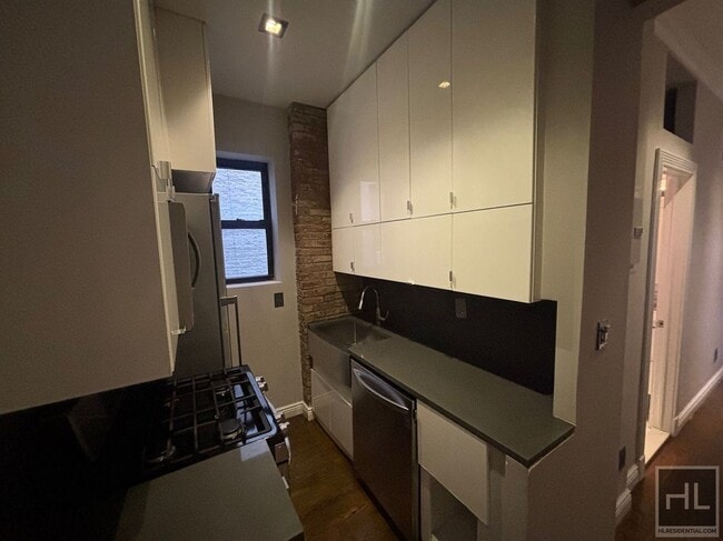 Building Photo - East 18th Street