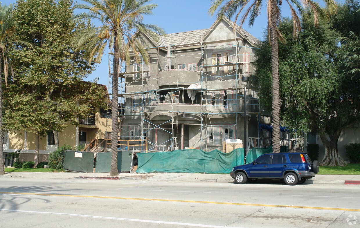 Building Photo - 231 E Burbank Blvd