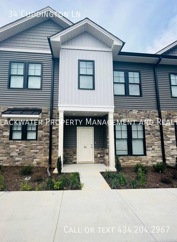 Foto principal - 2 Bedroom Townhome in English Commons!