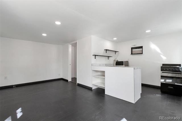 Building Photo - 1281 Iola St