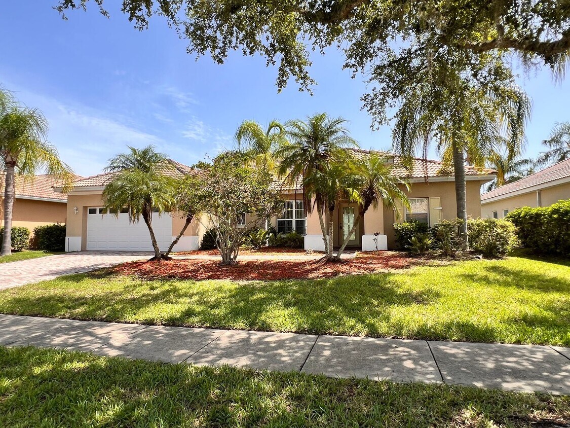 4/2 in Bellalago with no rear neighbor - 3/2 in Bellalago with no rear neighbor