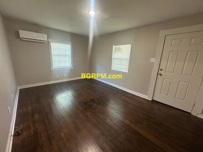 Foto del edificio - 4936-4938 Atkins Street