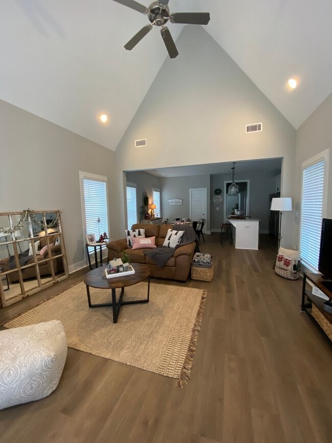 Building Photo - 1283 Burrow Cir