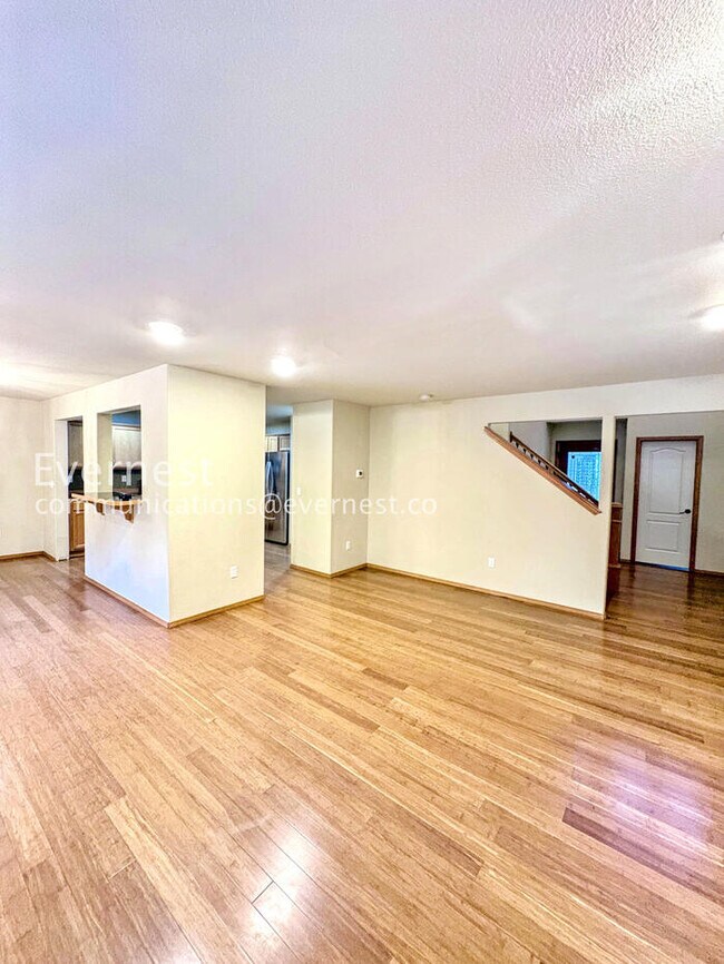 Foto del edificio - 3 Bed, 2.5 Bath Home with Garage & Fenced Yard / Vouchers Accepted / Available Now!