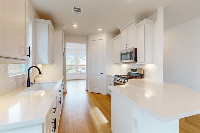 Foto del edificio - 9510 Dearborn Creek Dr