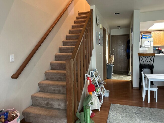 Building Photo - Century 21 Gold Rush - 3 bed, 2 bath (Fair...