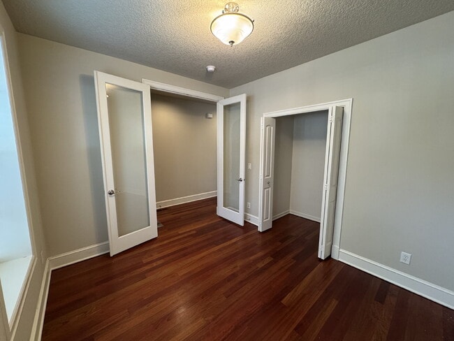 Building Photo - 4 Bedroom - 2 1/2 Bath Tualatin Home