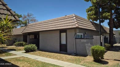 Building Photo - 9009 W Elm St