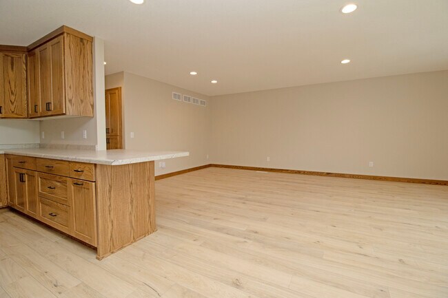 Building Photo - 610 Martin Ave