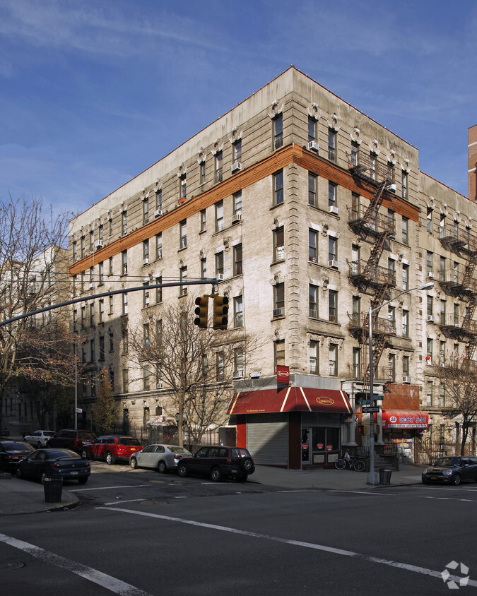 Primary Photo - 153 Manhattan Ave