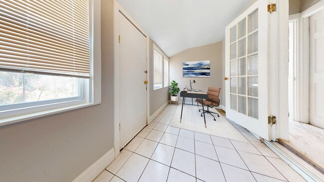 Building Photo - 74 Hano St
