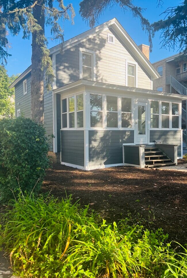 Building Photo - 1118 Curtiss St