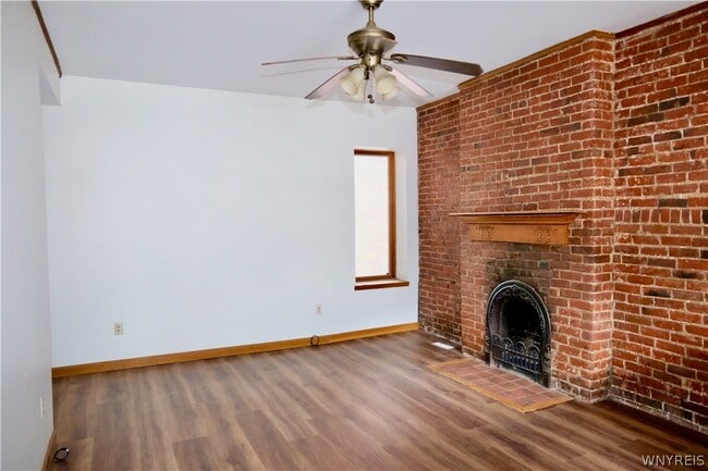 Building Photo - 120 N Pearl St