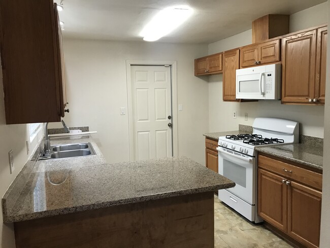 Kitchen - 1560 McDermott Dr