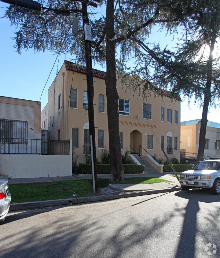 Building Photo - 1522 N Mariposa Ave