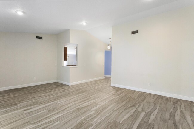 Building Photo - 507 Padua Cir NE