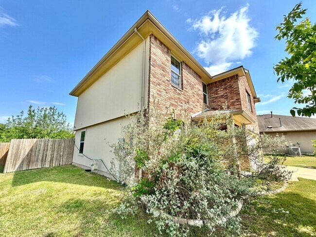 Foto del edificio - Gorgeous 3 Bed 2.5 Bath Single Family Home