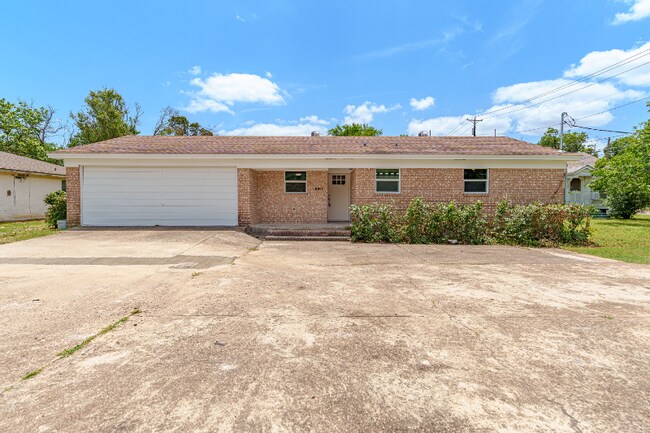 Foto del edificio - 4128 Hillcrest Dr