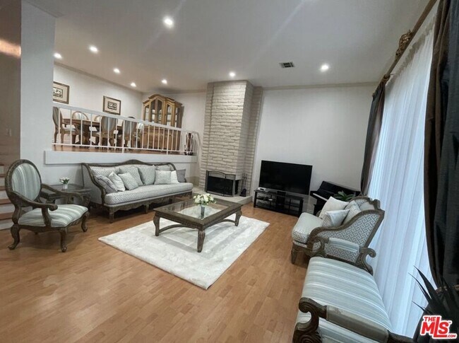 Foto del edificio - 5271 Newcastle Ave